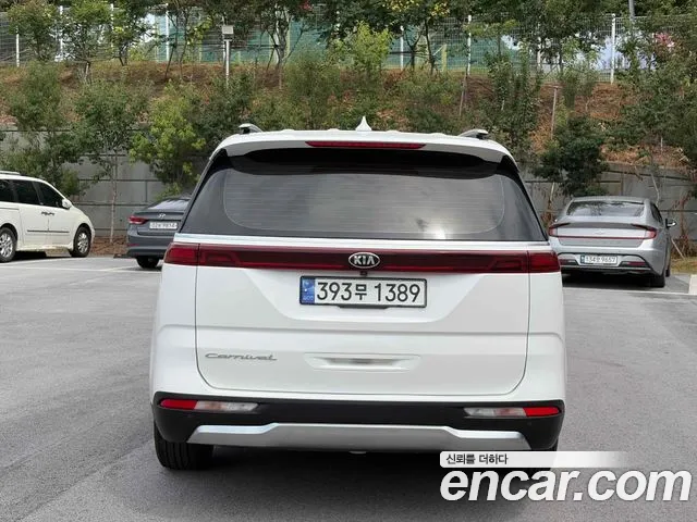 Kia Carnival 2021 thumb 4