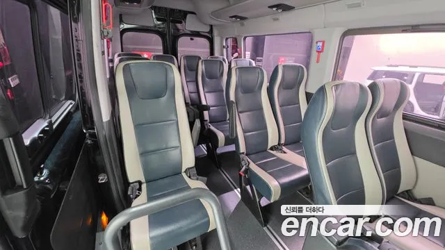 Hyundai Staria 2018 thumb 10