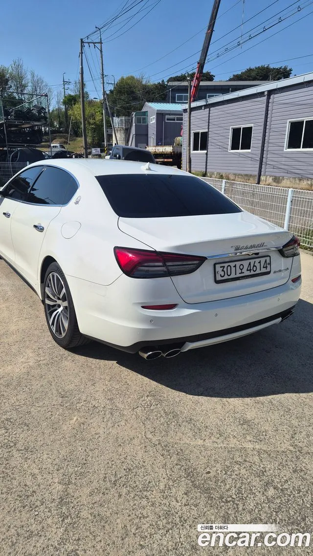 Maserati Quattroporte 2016 thumb 3
