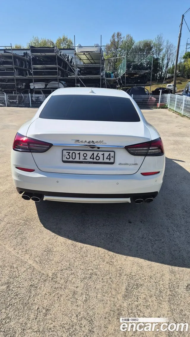 Maserati Quattroporte 2016 thumb 8