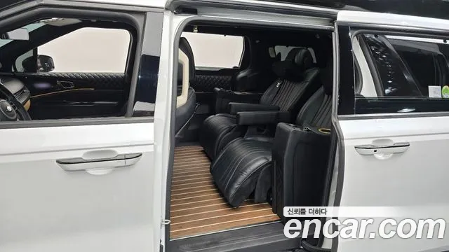 Kia Carnival 2021 thumb 5