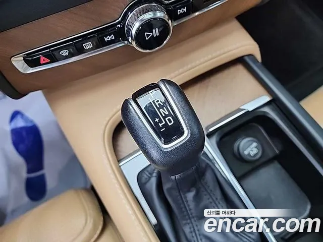Volvo XC90 2019 thumb 9
