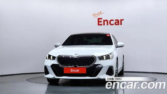 BMW 5 серии 2025 thumb 3