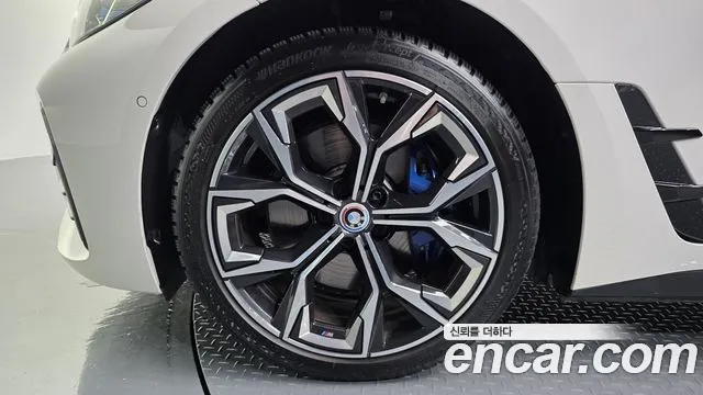 BMW i4 2024 thumb 11