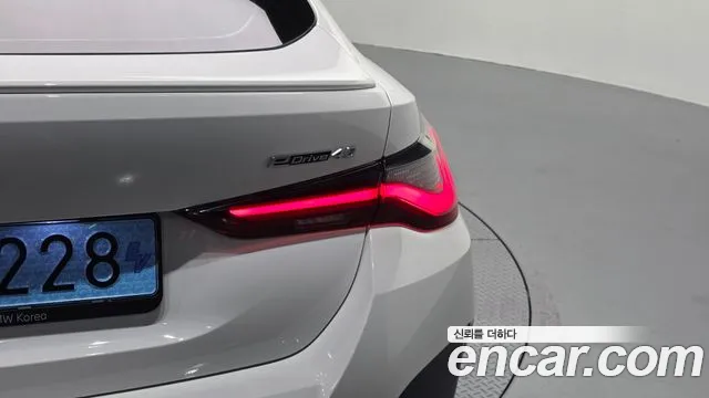 BMW i4 2024 thumb 10