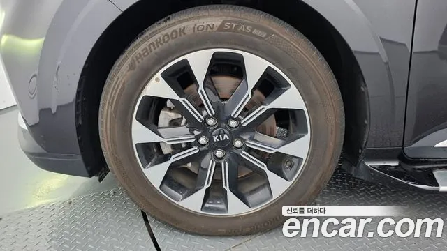 Kia Carnival 2021 thumb 5