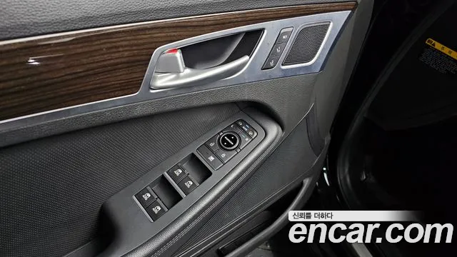 Genesis G80 2016 thumb 10