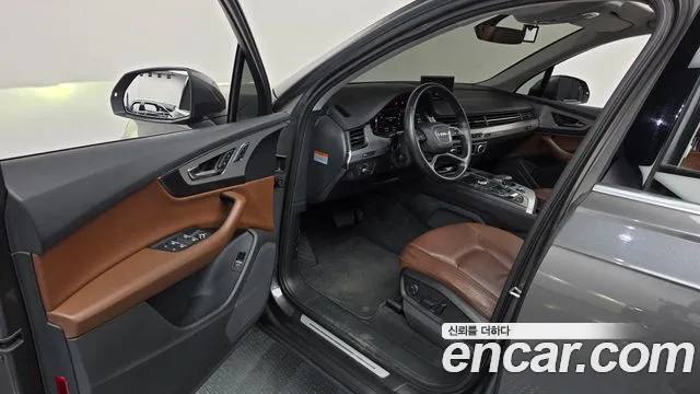 Audi Q7 2019 thumb 6