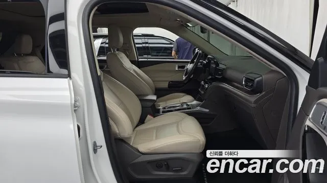 Ford Explorer 2022 thumb 2