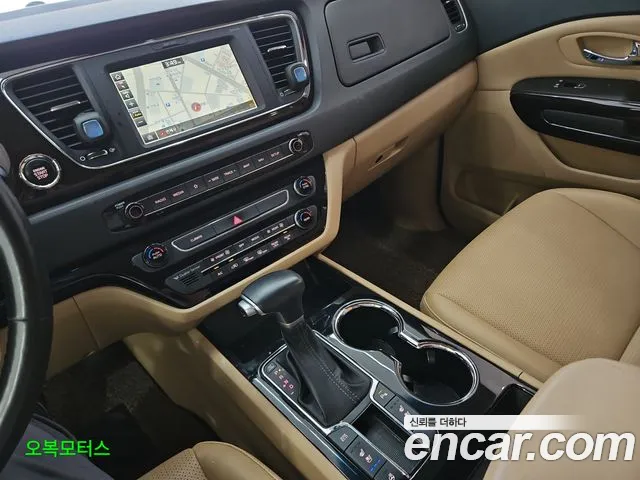 Kia Carnival 2019 thumb 2