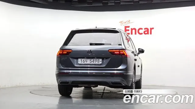 Volkswagen Tiguan 2018 thumb 3