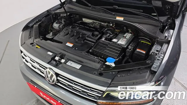 Volkswagen Tiguan 2018 thumb 2