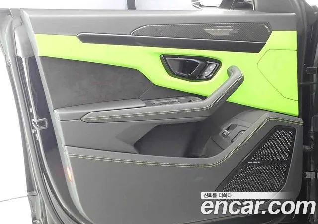 Lamborghini Urus 2023 thumb 3