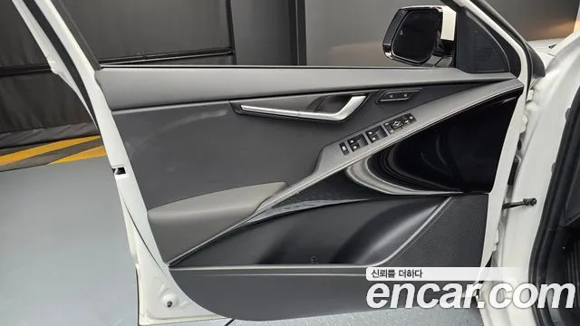 Kia Niro 2023 thumb 2