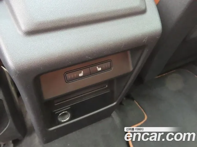 Land Rover Discovery Sport 2017 thumb 6