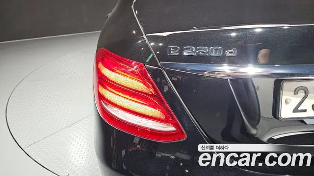 Mercedes-Benz E-Класс 2019 thumb 8