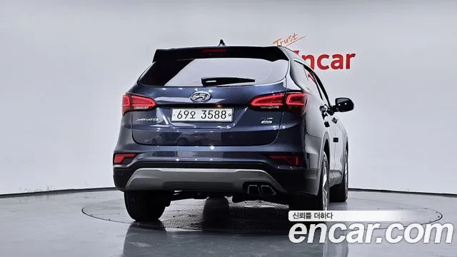 Hyundai Santa Fe 2018 thumb 4