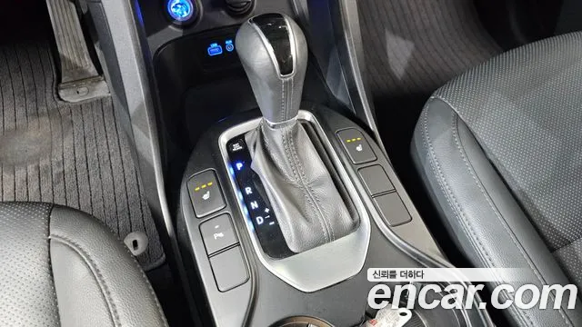 Hyundai Santa Fe 2018 thumb 2