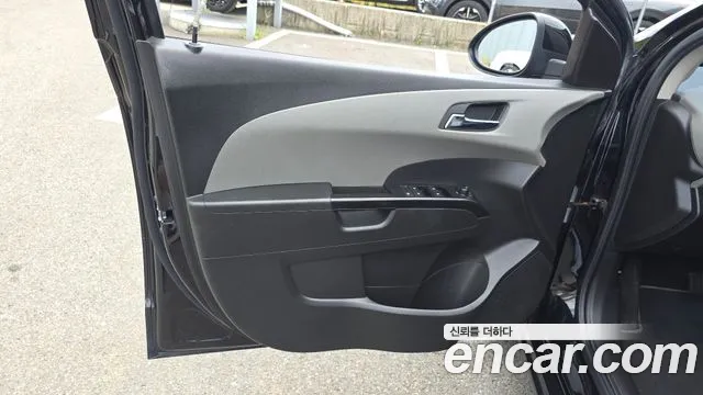 Chevrolet Aveo 2017 thumb 2