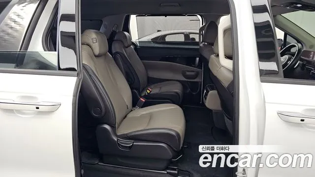 Kia Carnival 2024 thumb 12