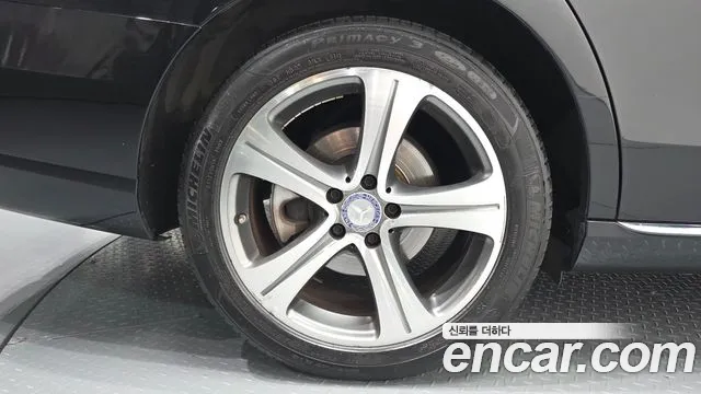 Mercedes-Benz E-Класс 2016 thumb 9