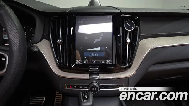 Volvo XC60 2020 thumb 2