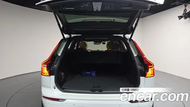 Volvo XC60 2020 thumb 9