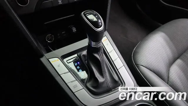 Hyundai Avante 2017 thumb 3