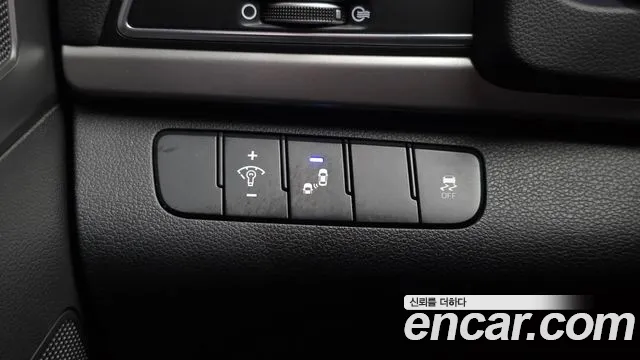 Hyundai Avante 2017 thumb 12