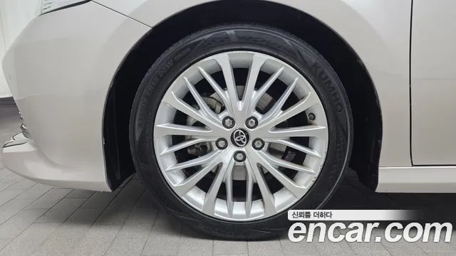 Toyota Camry 2019 thumb 3