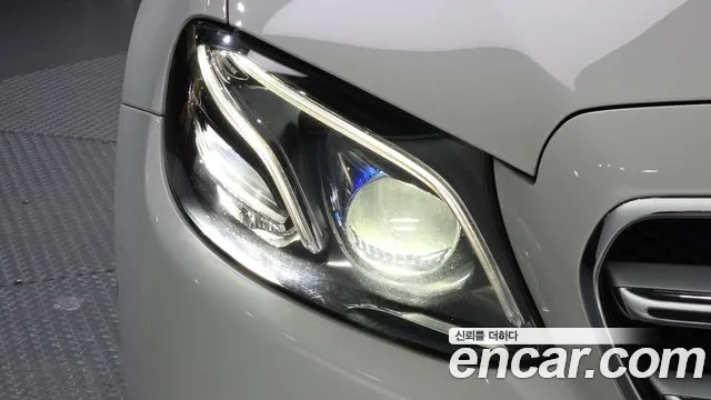 Mercedes-Benz E-Класс 2019 thumb 12