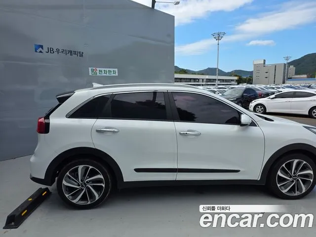 Kia Niro 2017 thumb 2