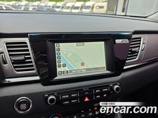 Kia Niro 2017 thumb 4