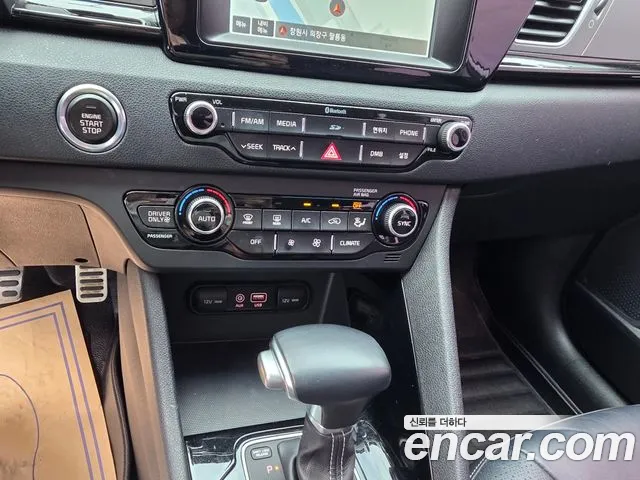 Kia Niro 2017 thumb 12