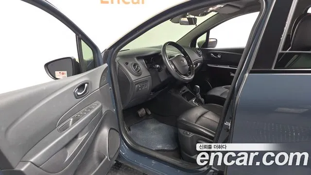 Renault Captur 2017 thumb 10