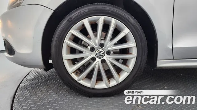 Volkswagen Jetta 2013 thumb 2