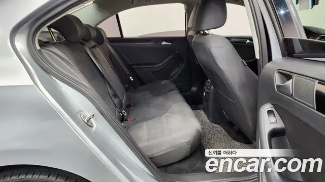 Volkswagen Jetta 2013 thumb 4