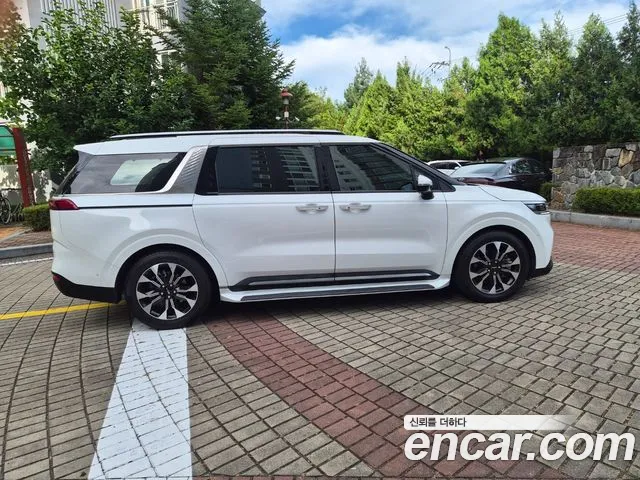 Kia Carnival 2023 thumb 8