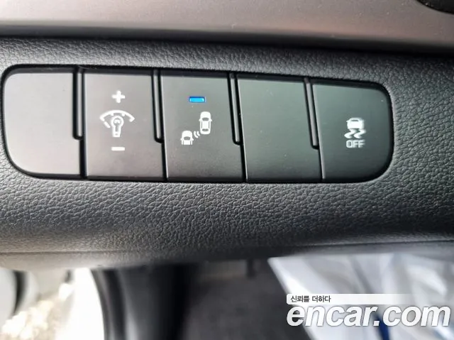 Hyundai Avante 2017 thumb 10