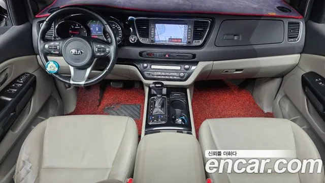 Kia Carnival 2015 thumb 10