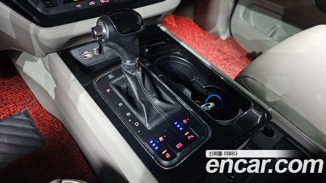Kia Carnival 2015 thumb 11