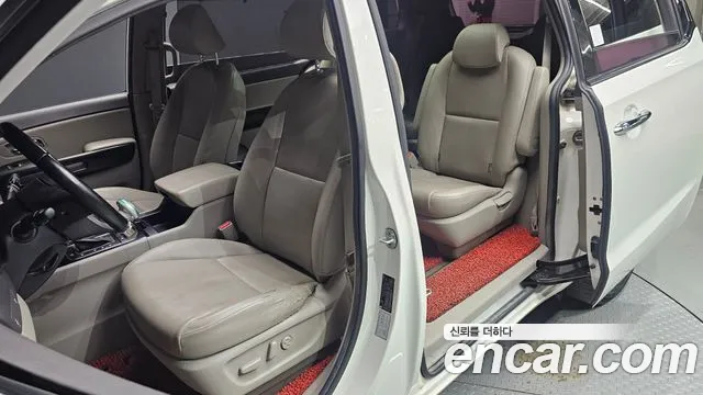Kia Carnival 2015 thumb 7