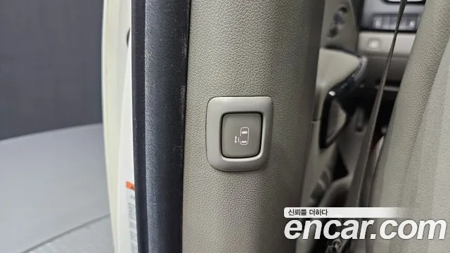 Kia Carnival 2015 thumb 4