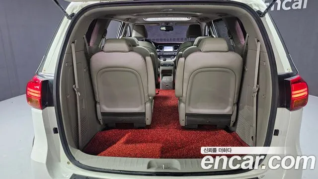 Kia Carnival 2015 thumb 3