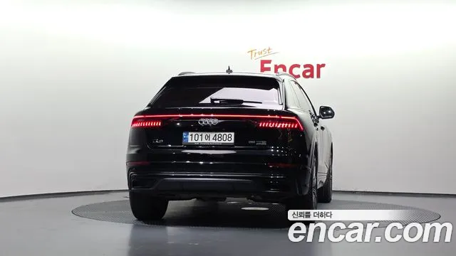 Audi Q8 2021 thumb 3