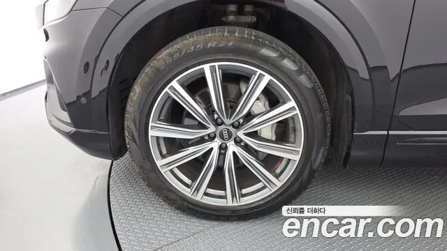 Audi Q8 2021 thumb 4