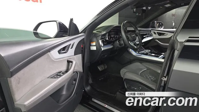 Audi Q8 2021 thumb 9