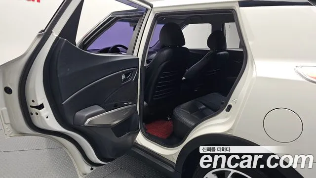 KG_Mobility_Ssangyong TIBOLI 2015 thumb 11