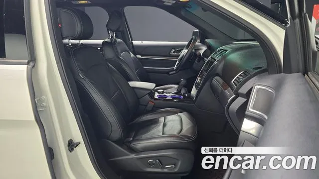 Ford Explorer 2015 thumb 9