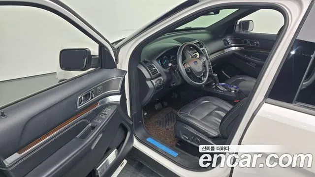 Ford Explorer 2015 thumb 10